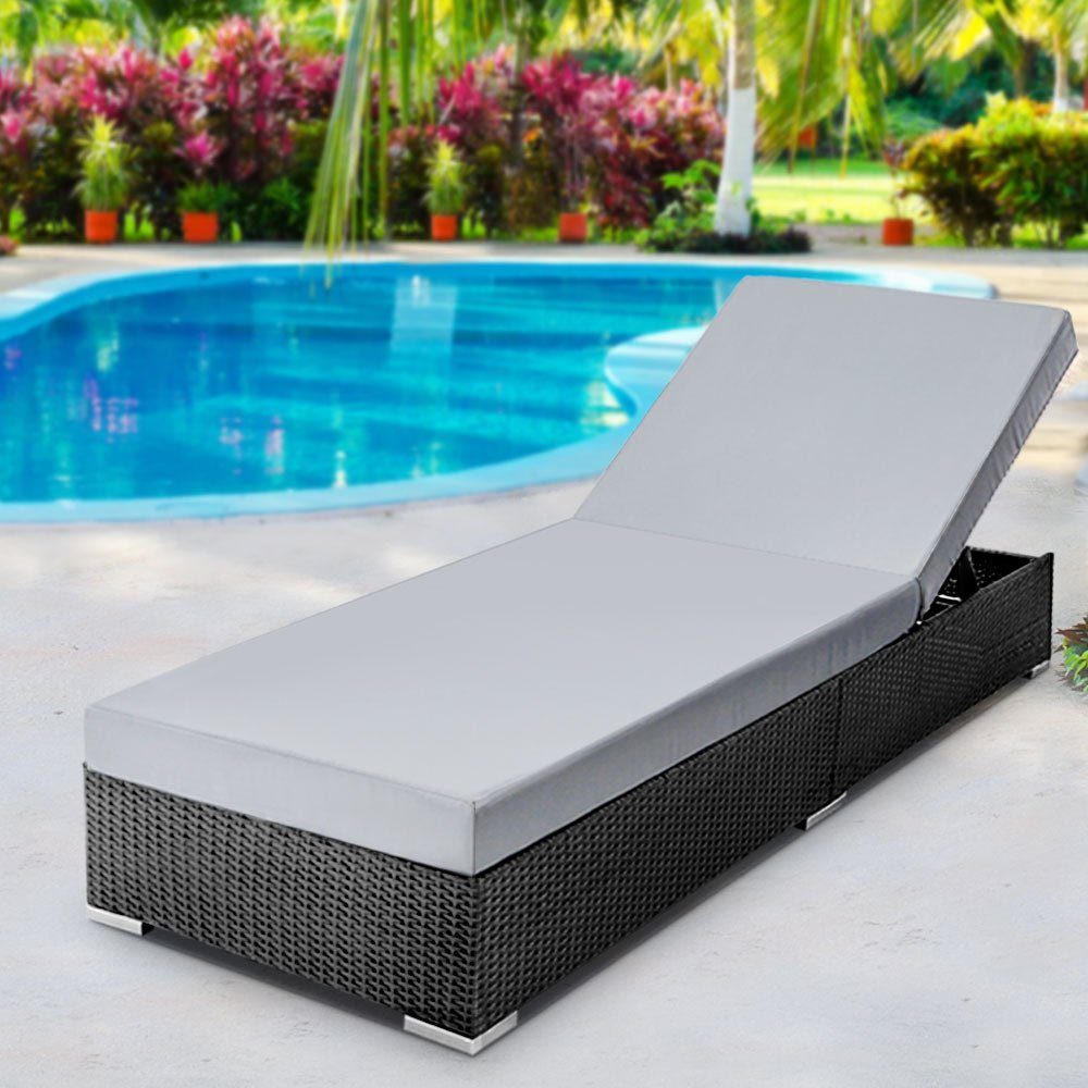 Sun Lounge with Extra Beige & Red Covers Rattan - Single Bed
